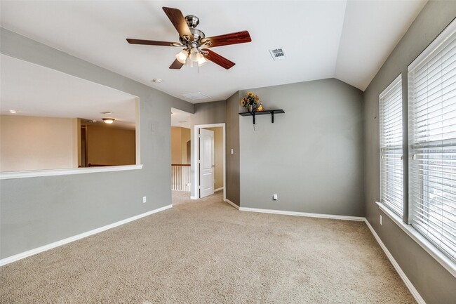 Building Photo - 917 Ozark Dr