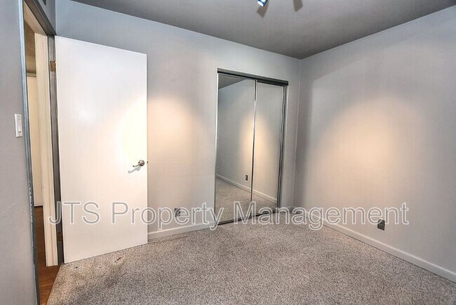 Building Photo - 2128 W La Loma Dr