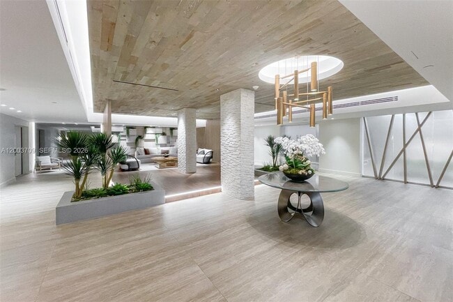 Building Photo - 2301 Collins Ave