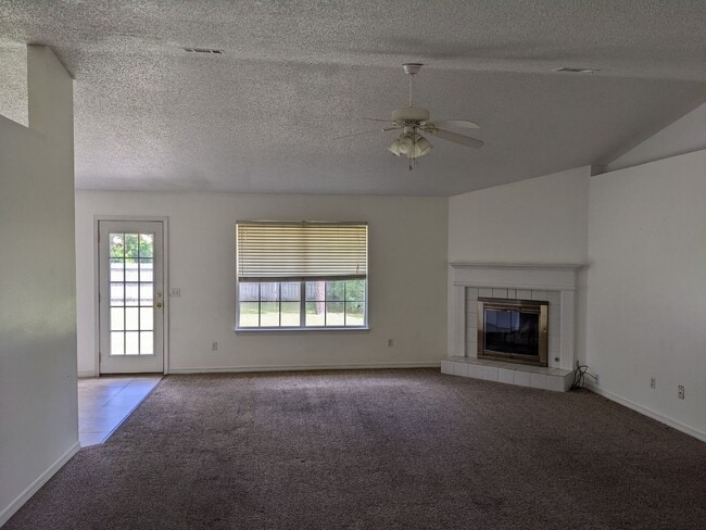 Building Photo - Super-Sized Yard • Move-In Ready • 2-Car Garage