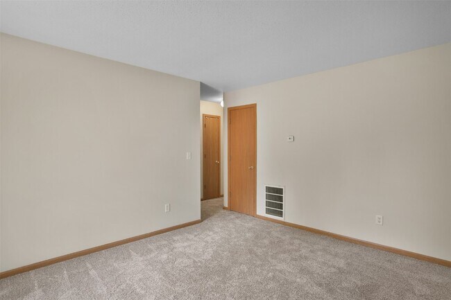Building Photo - 914 S 3rd St