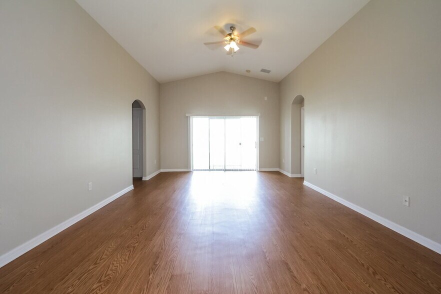 Building Photo - 10620 Shady Preserve Dr