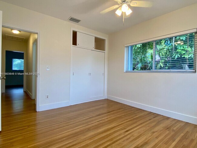 Building Photo - 6351 SW 26th St