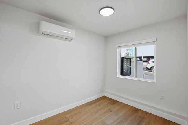 Building Photo - 2735 Broadway-5