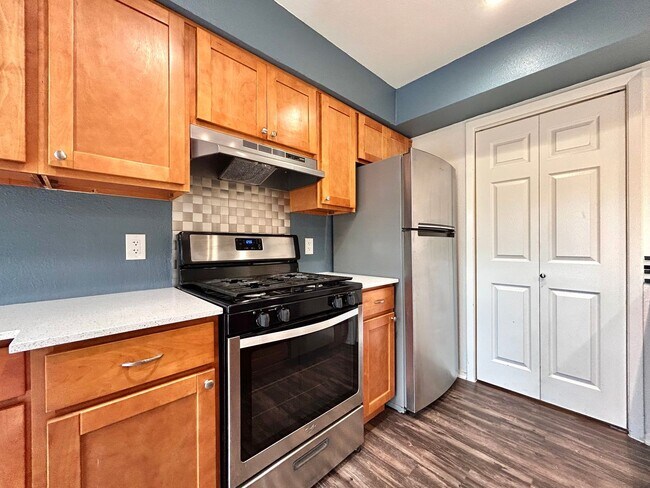 Building Photo - 6005 Cougar Dr