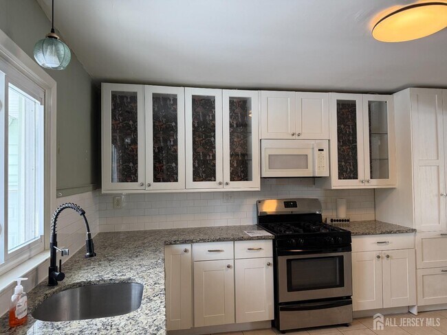 Building Photo - 114 Netherwood Ave