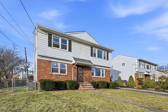 Building Photo - 5 Josh Ct