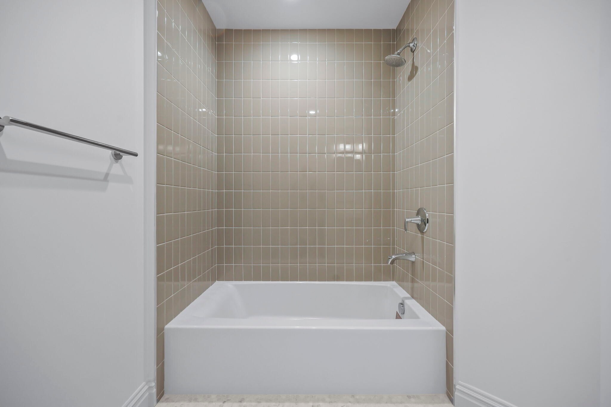 Full Bathroom - 1209 Littleton Rd