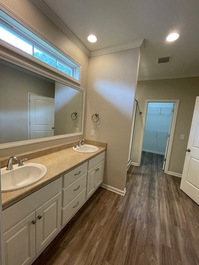 Building Photo - 407 Cotton Ridge Ln