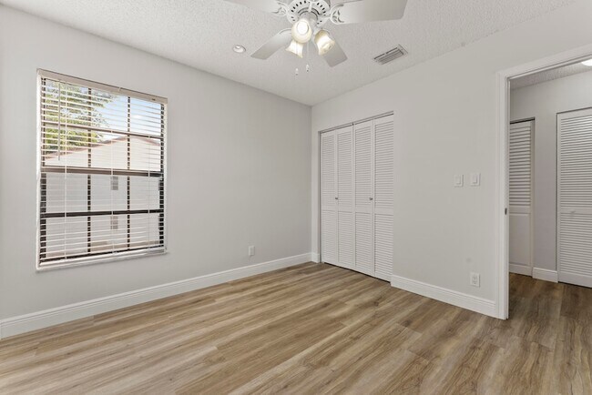 Building Photo - 2900 Olivewood Terrace