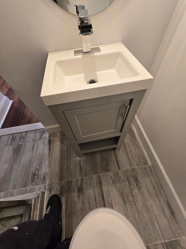 Building Photo - 4 Bedrooms 3 Bathrooms