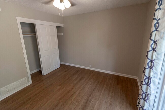 Building Photo - 105 N Garth Ave