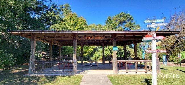 Building Photo - 7 Ratcale Ln