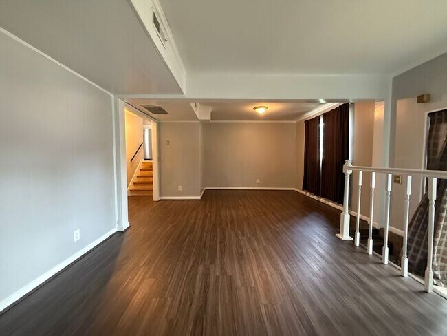 Building Photo - For Rent - Antioch 3 Bedroom house with Bo...