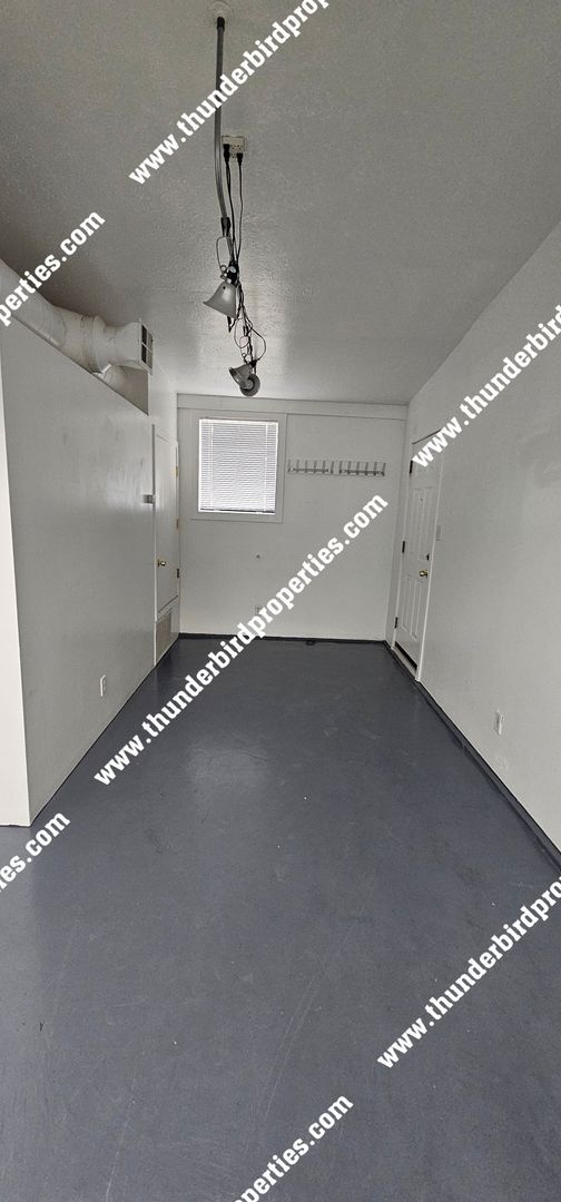 Building Photo - 2124 Oxford Ave SE