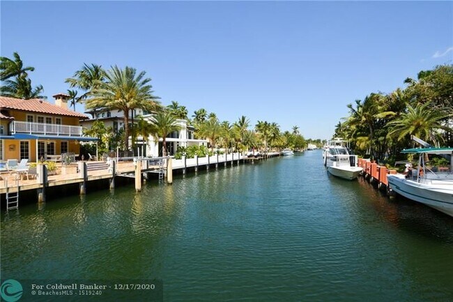 Building Photo - 447 Coral Way
