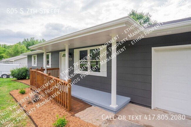 Building Photo - 805 S 7th St