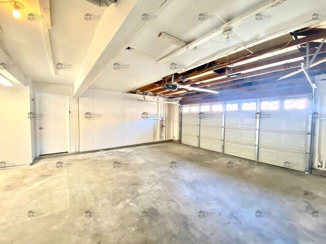 Building Photo - Updated 3BD/2BA with Air Conditioning