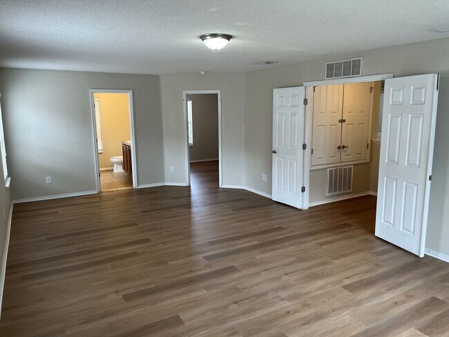 Building Photo - Single family home with lawncare included