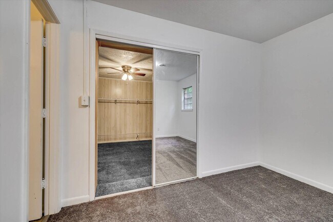 Building Photo - 2307 Hardwick Rd