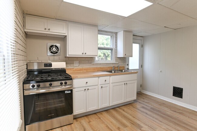 Building Photo - 226 W Simpson St