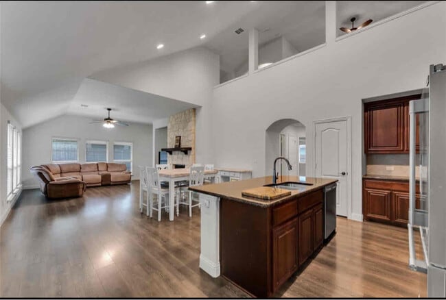 Building Photo - 207 Arborside Dr