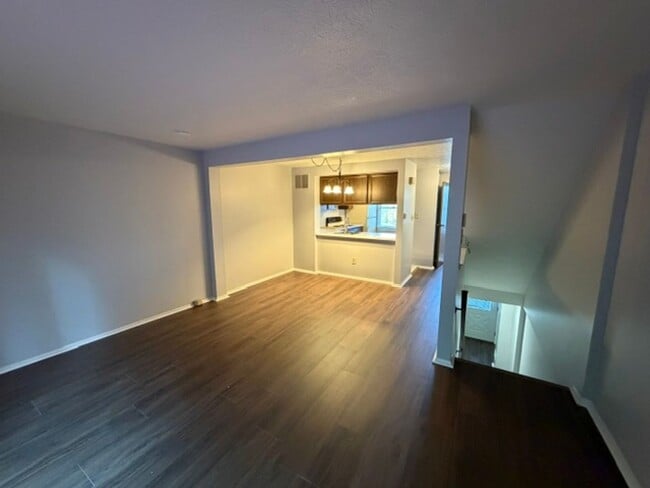 Building Photo - Beautiful Townhouse for Rent