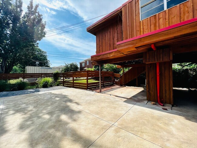 Building Photo - 2610 1/2 N Hudson Ave
