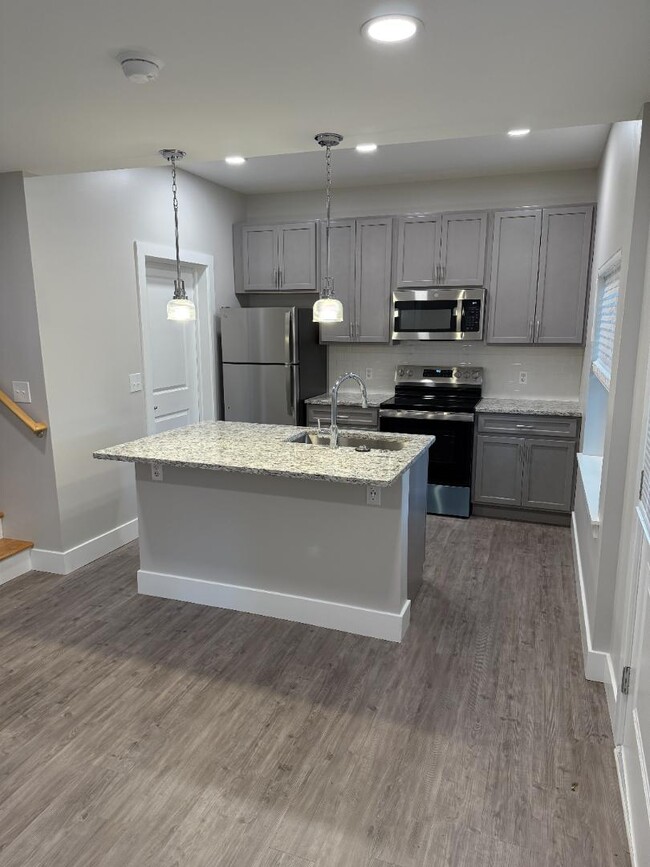 Building Photo - 222 E King St