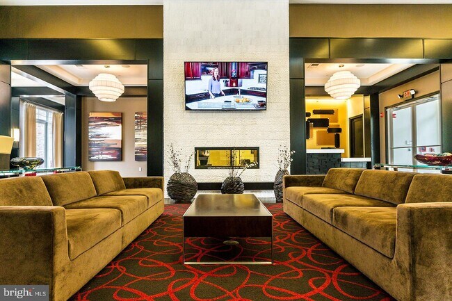 Building Photo - 1305 Churchill Downs Way