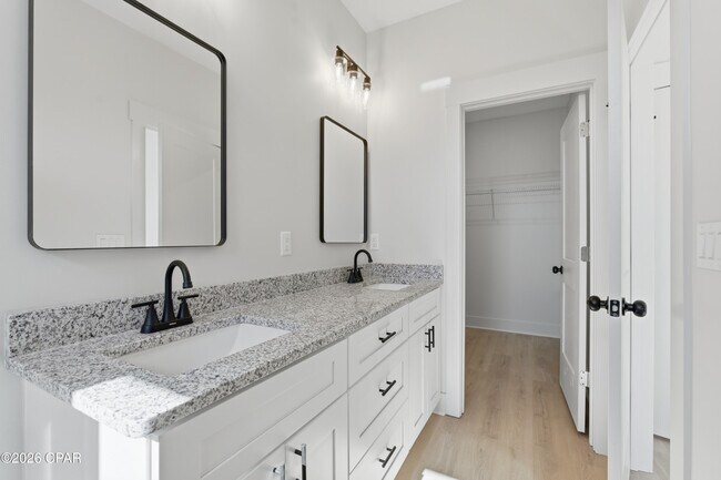 Building Photo - 2316 E 19th Pl