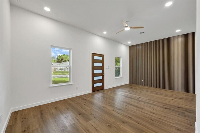 Building Photo - 5731 Belvedere Dr
