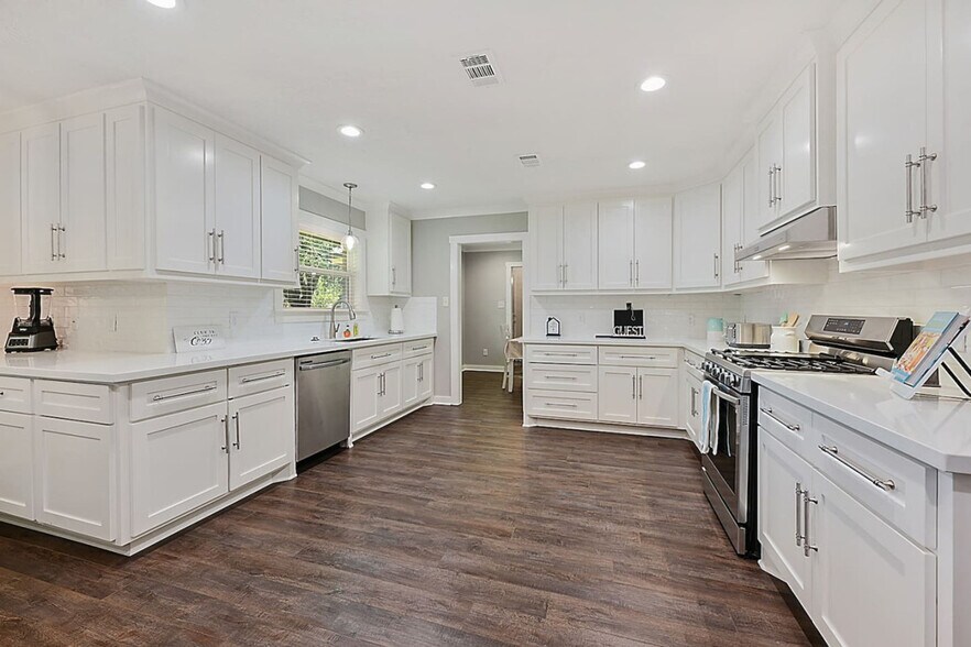 Building Photo - 1802 Carter Creek Pkwy