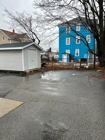 Building Photo - 25 Denison St