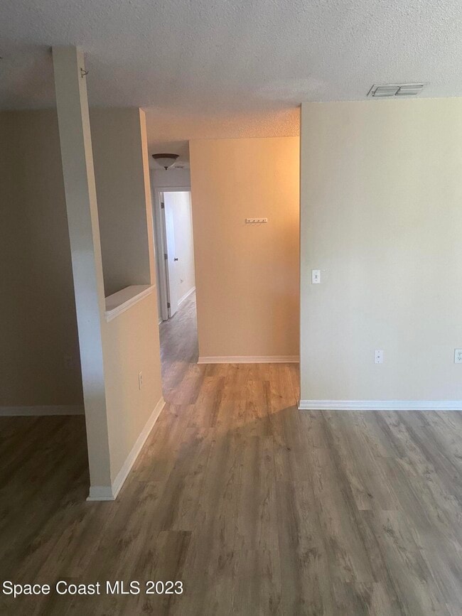 Building Photo - 290 Spring Dr