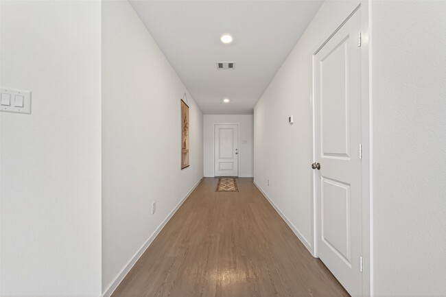 Building Photo - 6273 Alder Crk Dr