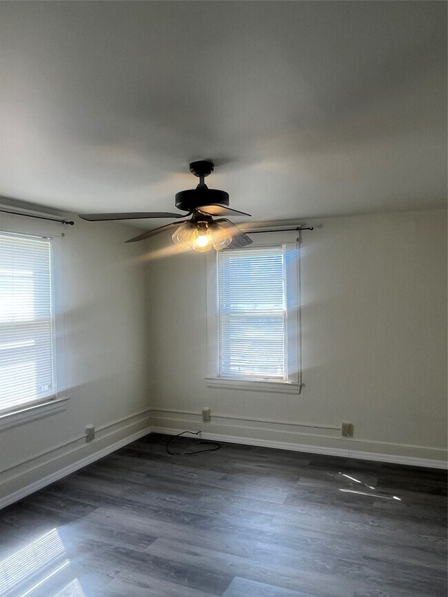 Building Photo - 208 S Liberty Ave