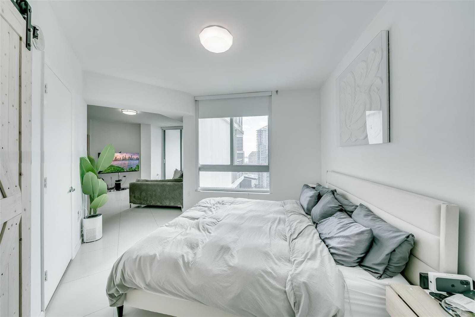 Building Photo - 350 S Miami Ave