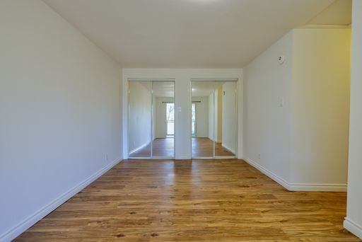 Building Photo - Modern Remodeled 2BR Duplex with Garage in Prime Shoreline Location