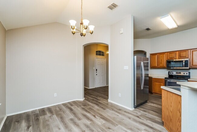 Building Photo - 5528 Spring Ridge Dr