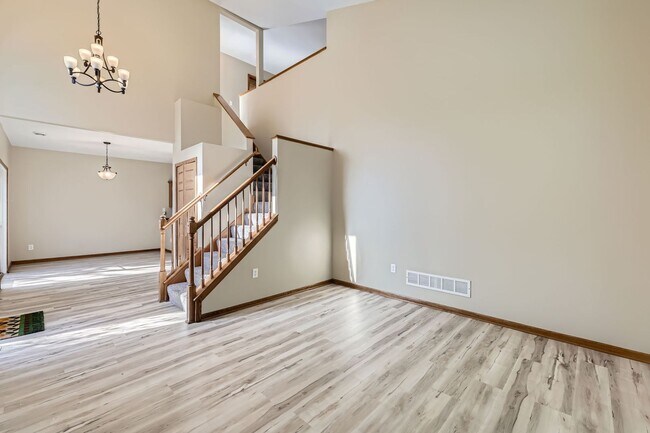 Building Photo - Great Maple Grove Location