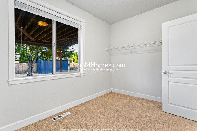Building Photo - 1134 SE 40th Ave