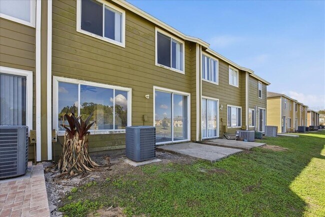 Building Photo - 713 Washington Palm Loop