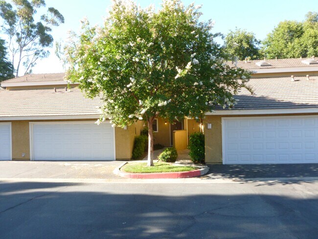 Building Photo - 8324 Vineyard Ave