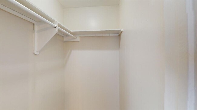 Building Photo - 815 Llano Pl