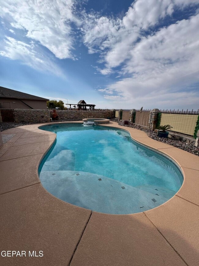 Building Photo - 7381 Black Mesa Dr