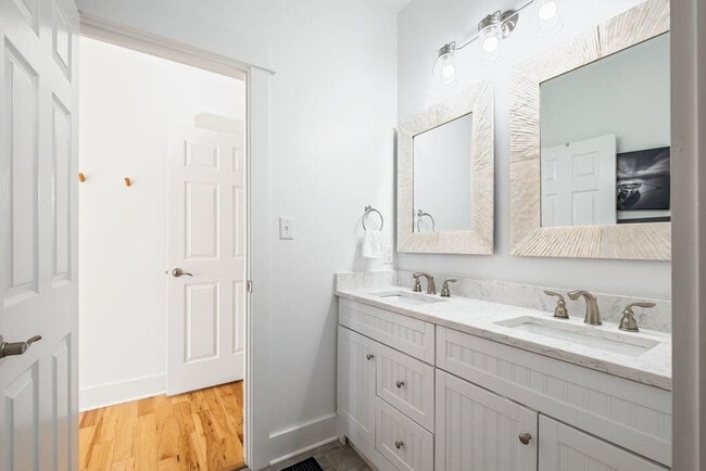 Building Photo - 110 E Blue Crab Loop