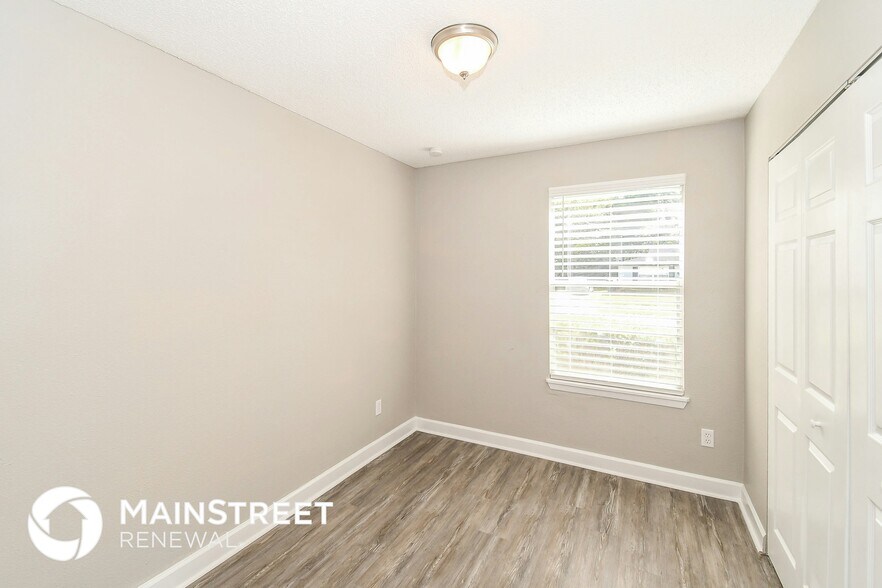 Building Photo - 1533 Raven Dr S