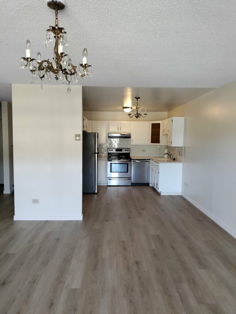 Building Photo - 695 S Alton Way