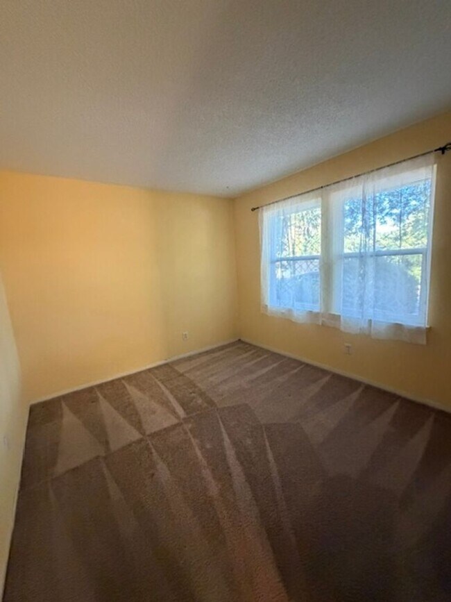 Building Photo - Charming 3 Bedroom + 2 Bathroom Half-Plex Near the American River in Fair Oaks: $2,375.00 + $100.00